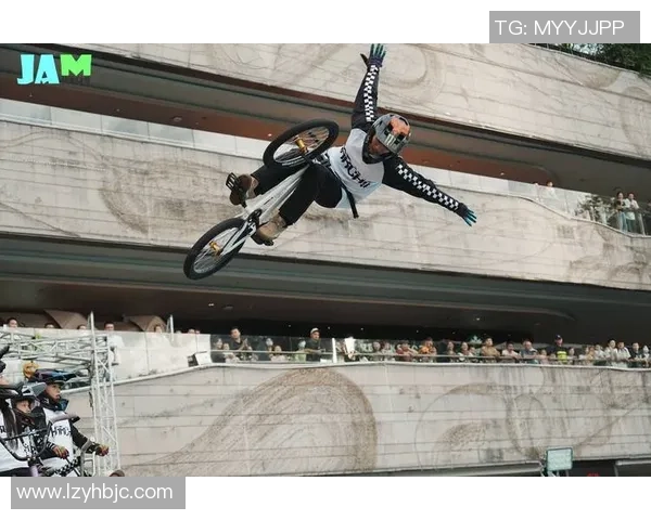 成都极限运动队在世界滑板锦标赛中的逆袭之旅与荣耀时刻分享